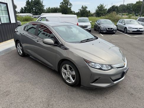 Used 2017 Chevrolet Volt LT FWD image 5