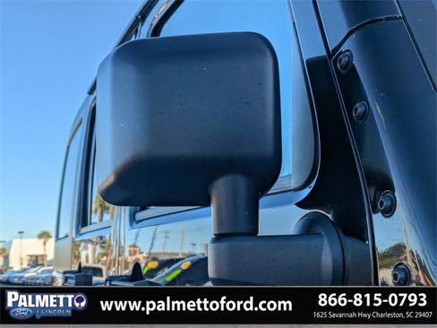 Used 2017 Jeep Wrangler Unlimited Sahara image 12