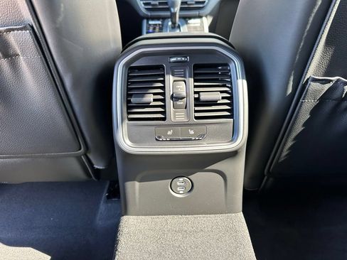 Used 2026 Porsche Macan AWD/4WD image 38