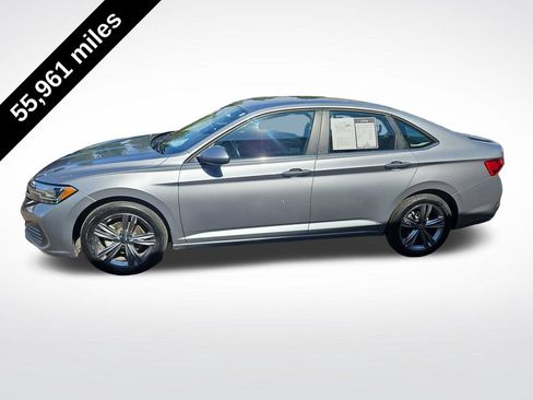 Used 2024 Volkswagen Jetta SE FWD image 2