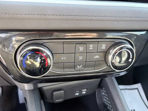 Used 2025 Chevrolet TrailBlazer LT FWD image 18