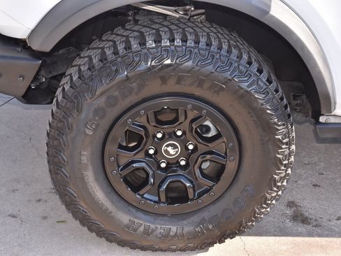 Used 2023 Ford Bronco Wildtrak image 48