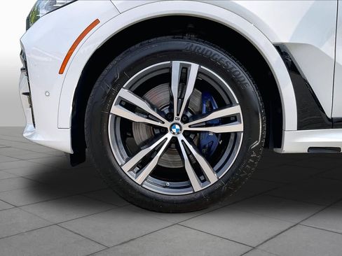 Used 2022 BMW X7 xDrive40i w/ M Sport Package AWD/4WD image 10