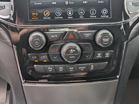Certified 2021 Jeep Grand Cherokee Laredo X AWD/4WD image 21