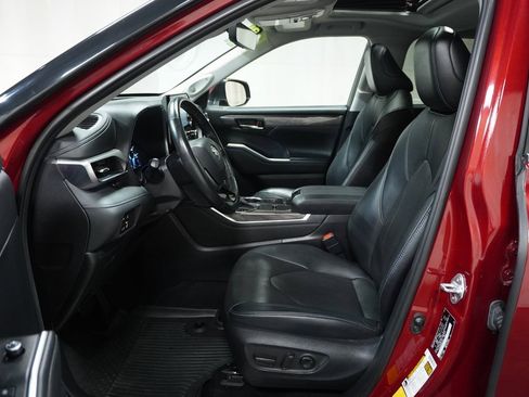 Certified 2021 Toyota Highlander Limited image 14