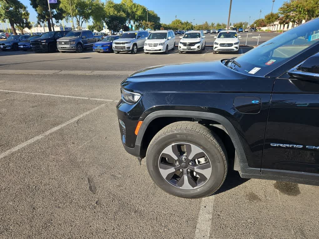 Used 2023 Jeep Grand Cherokee 4WD 4xe w/ Luxury Tech Group II image 3