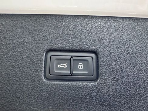 Used 2019 Audi Q8 Premium w/ Convenience Package image 20