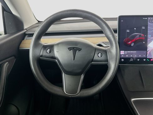 Used 2021 Tesla Model Y Long Range AWD/4WD image 17