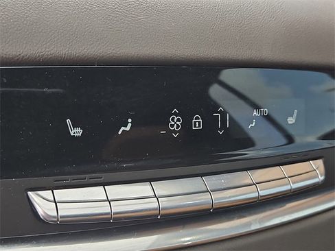 Used 2023 Cadillac Escalade ESV Premium Luxury image 5