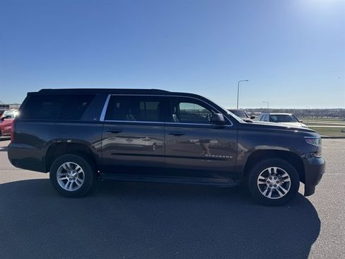 Used 2018 Chevrolet Suburban LT AWD/4WD image 4