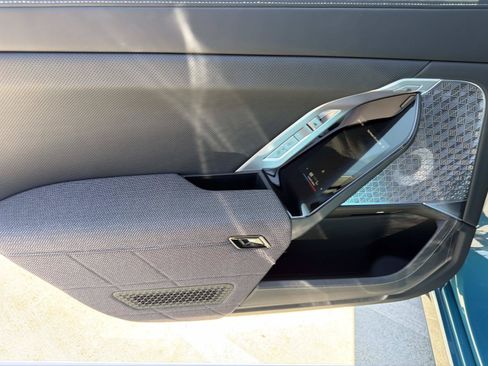 Used 2025 BMW i7 M70 AWD/4WD image 8