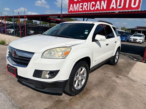 Used 2008 Saturn Outlook XR w/ Advanced Audio Package FWD image 2