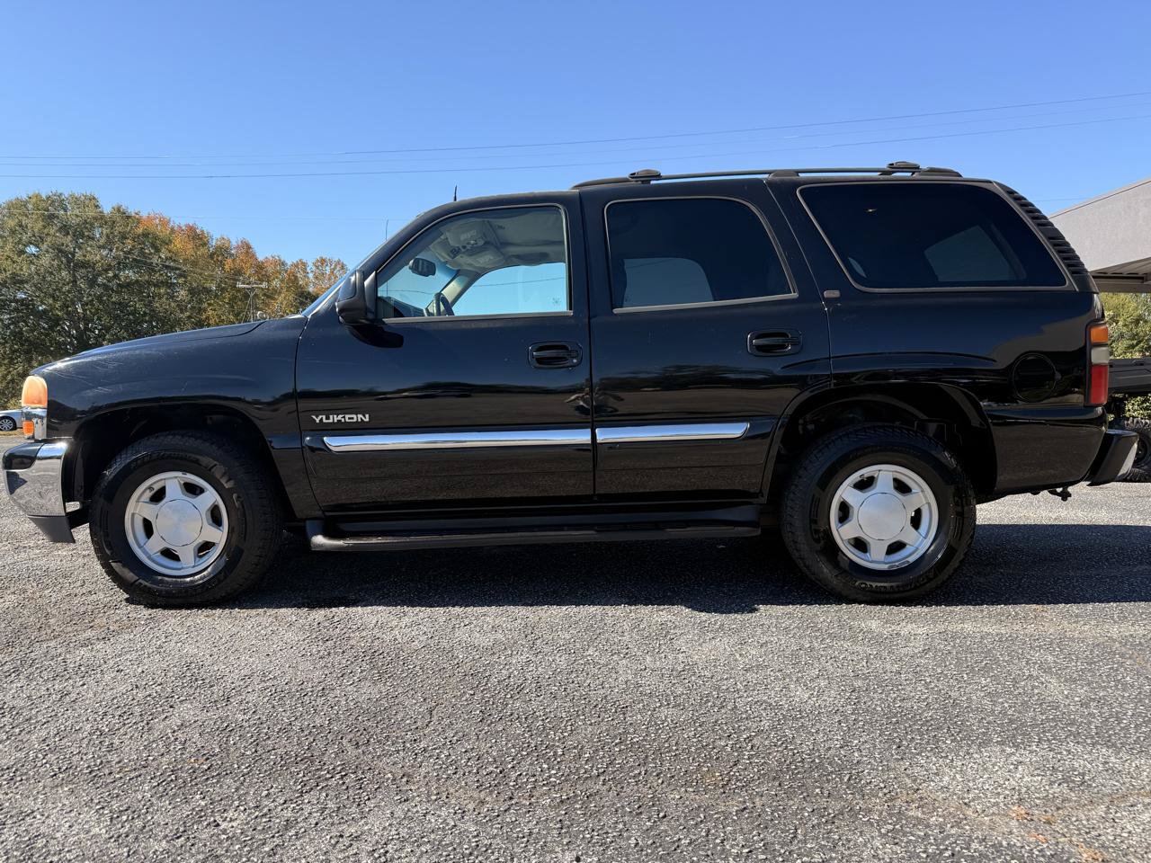 Used 2004 GMC Yukon SLT w/ 1SD Preferred Equipment Group RWD image 2