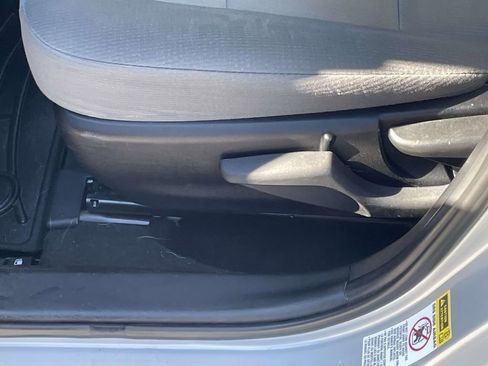 Used 2016 Toyota Corolla L image 15