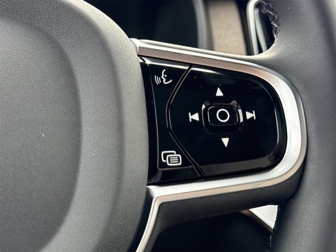 New 2026 Volvo XC90 B6 Plus w/ Protection Package Premier image 25