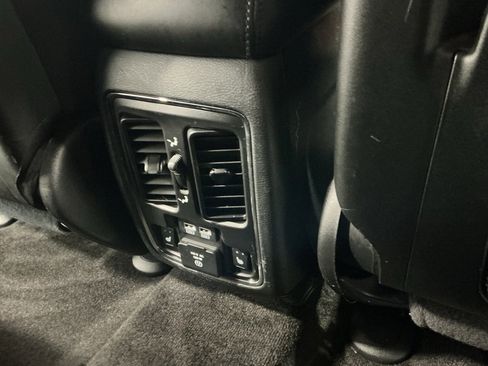 Used 2018 Jeep Grand Cherokee Limited image 27