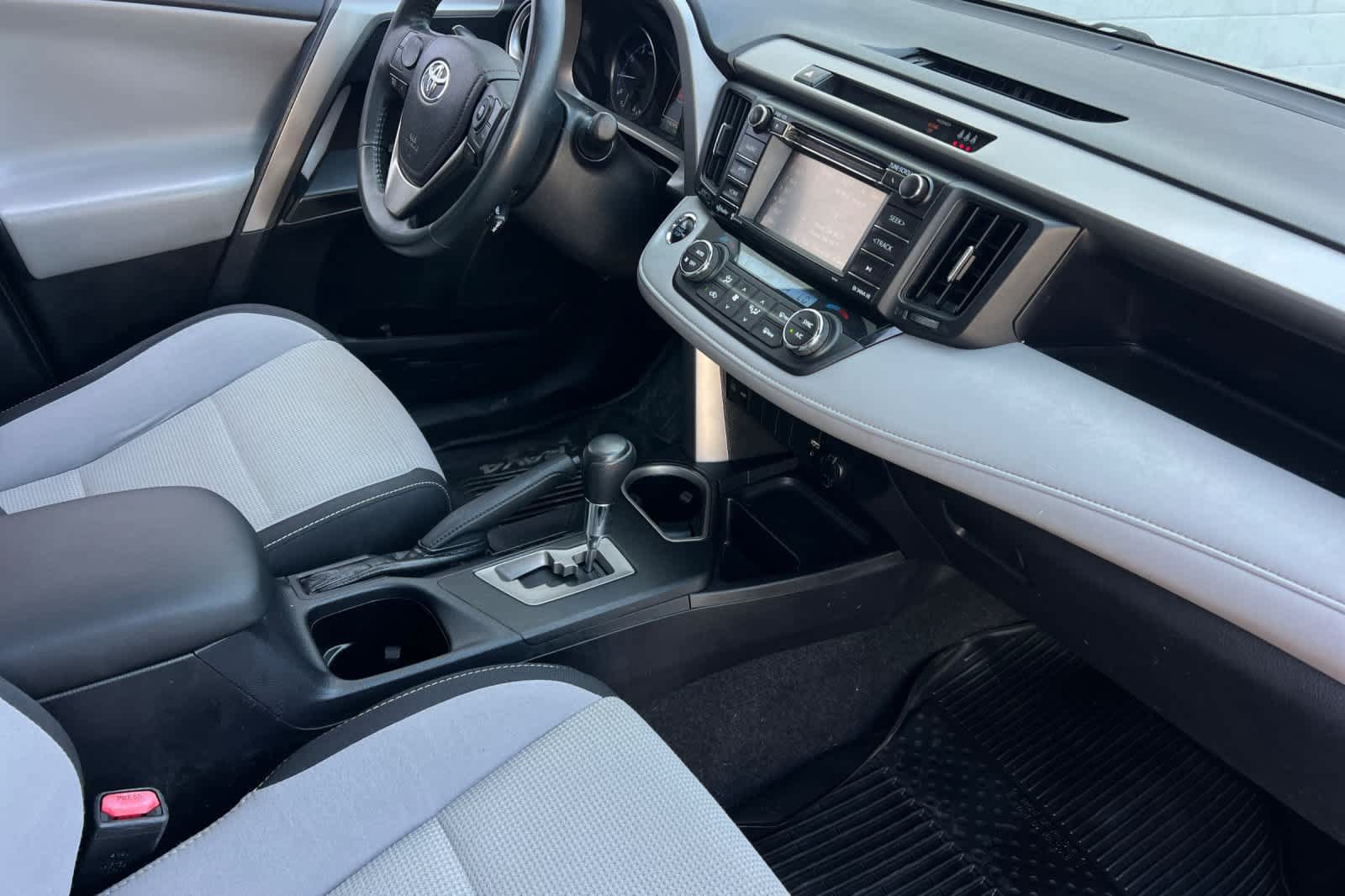 Used 2018 Toyota RAV4 XLE FWD image 18