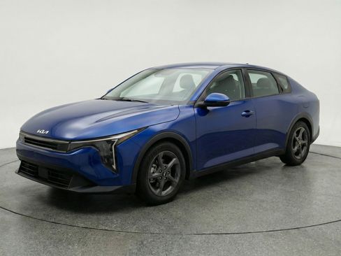 Used 2025 Kia K4 LXS image 3