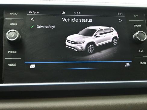 Used 2022 Volkswagen Taos SE w/ Panoramic Sunroof Package image 21