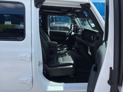 New 2026 Jeep Wrangler Unlimited Sahara AWD/4WD image 16