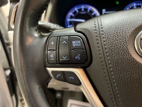 Used 2019 Toyota Highlander Limited Platinum w/ Carpet Mat Package (TMS) AWD/4WD image 25