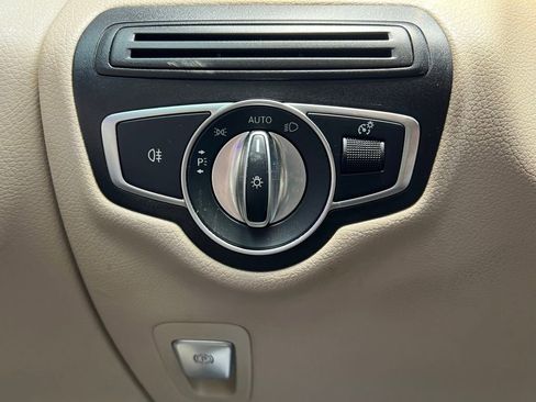 Used 2022 Mercedes-Benz GLC 300 4MATIC image 13
