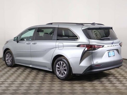 Used 2023 Toyota Sienna XLE w/ XLE Plus Package image 11