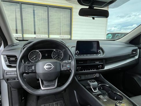 Used 2025 Nissan Rogue SV image 35