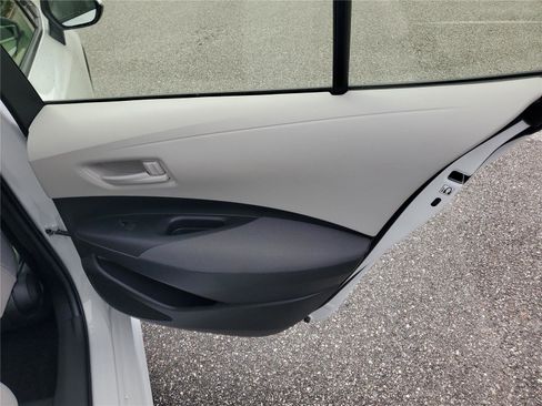 Used 2025 Toyota Corolla LE image 28