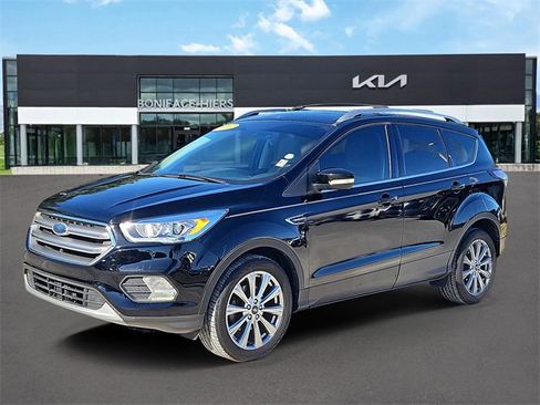 Used 2017 Ford Escape Titanium image 2
