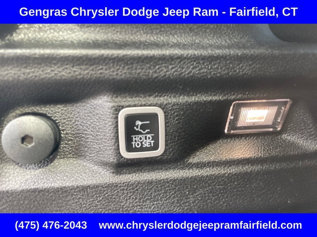 Used 2023 Jeep Grand Cherokee L Altitude AWD/4WD image 34