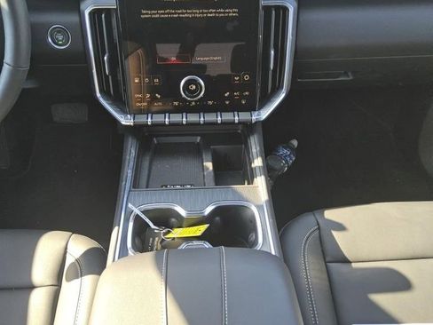 Used 2026 GMC Acadia Elevation w/ Elevation Premium Package AWD/4WD image 4