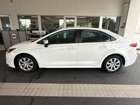 Used 2023 Toyota Corolla LE FWD image 2
