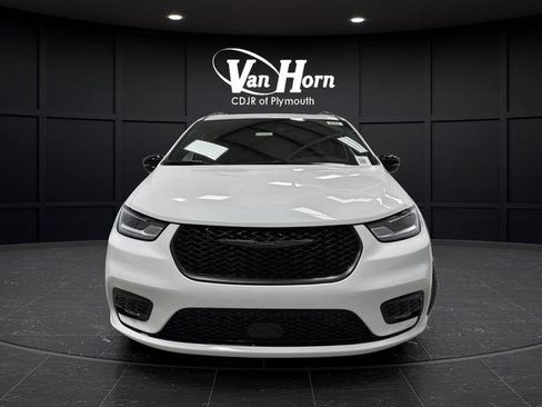 New 2026 Chrysler Pacifica Limited w/ Uconnect Theater Family Group image 13