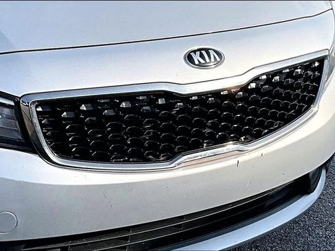 Used 2017 Kia Forte LX FWD image 29