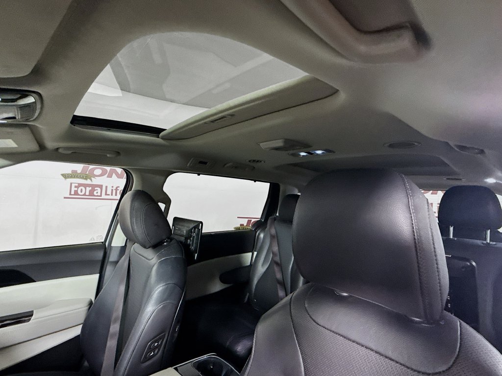 Used 2024 Kia Carnival SX Prestige FWD image 11