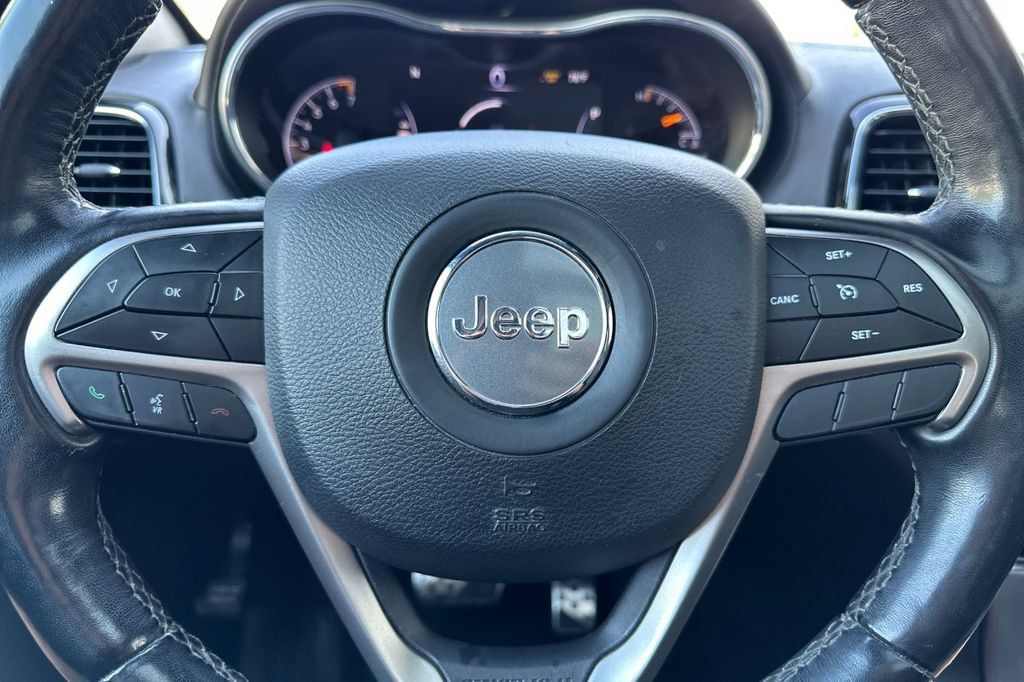 Used 2020 Jeep Grand Cherokee Overland AWD/4WD image 27