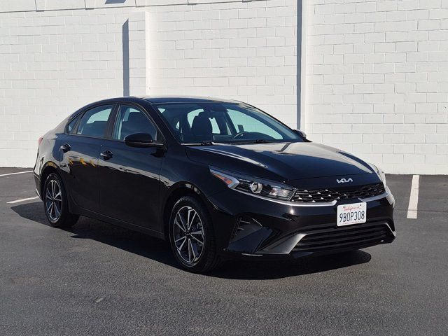 Used 2022 Kia Forte LXS FWD image 3