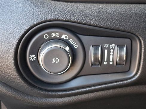 Used 2021 Jeep Renegade Latitude image 27