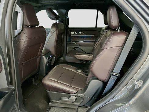 Used 2025 Ford Explorer Platinum w/ LUX Leather Package AWD/4WD image 30