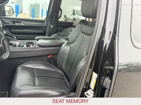 Used 2024 Jeep Wagoneer L Series II w/ Flexible Seating Group AWD/4WD image 16