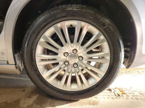 Used 2014 Chrysler 300 C image 28