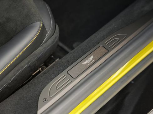 Used 2025 Aston Martin V8 Vantage Coupe RWD image 52