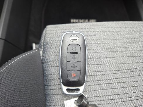 Used 2023 Nissan Rogue SV FWD image 31