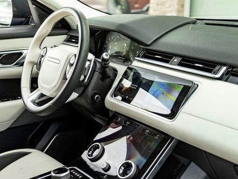 Used 2018 Land Rover Range Rover Velar S image 31