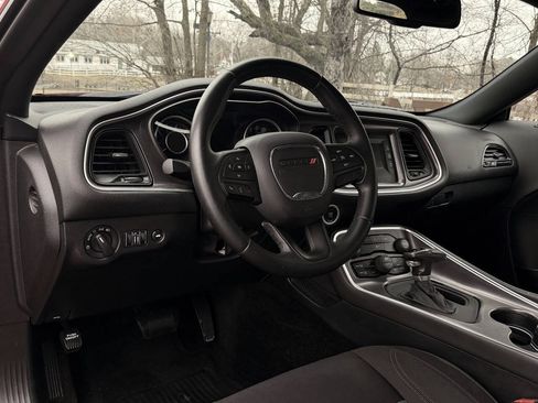 Used 2015 Dodge Challenger SXT RWD image 11