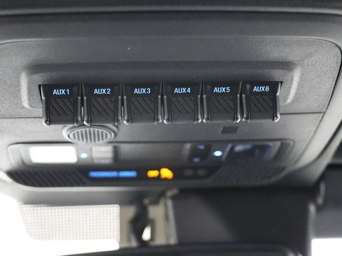 Used 2025 Ford Bronco Badlands image 28