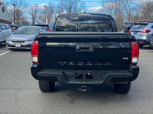 Used 2017 Toyota Tacoma TRD Sport image 6