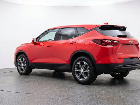 Used 2025 Chevrolet Blazer LT FWD image 6