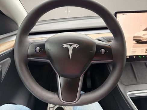 Used 2023 Tesla Model Y AWD image 14
